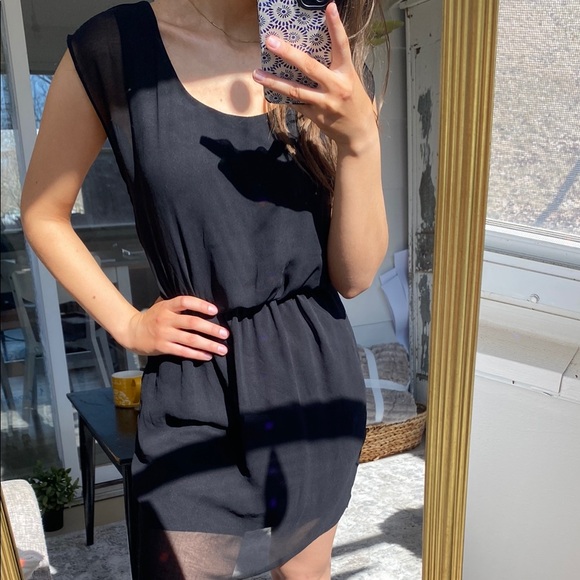 Elegant Black Dress - Picture 1 of 5